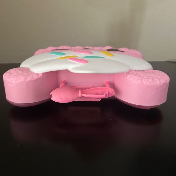 Num Noms Cupcake Case with extras - Picture 9 of 15